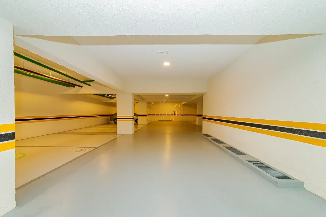 Furnished 186 m² apartment with 3 en-suite bedrooms — photo 39