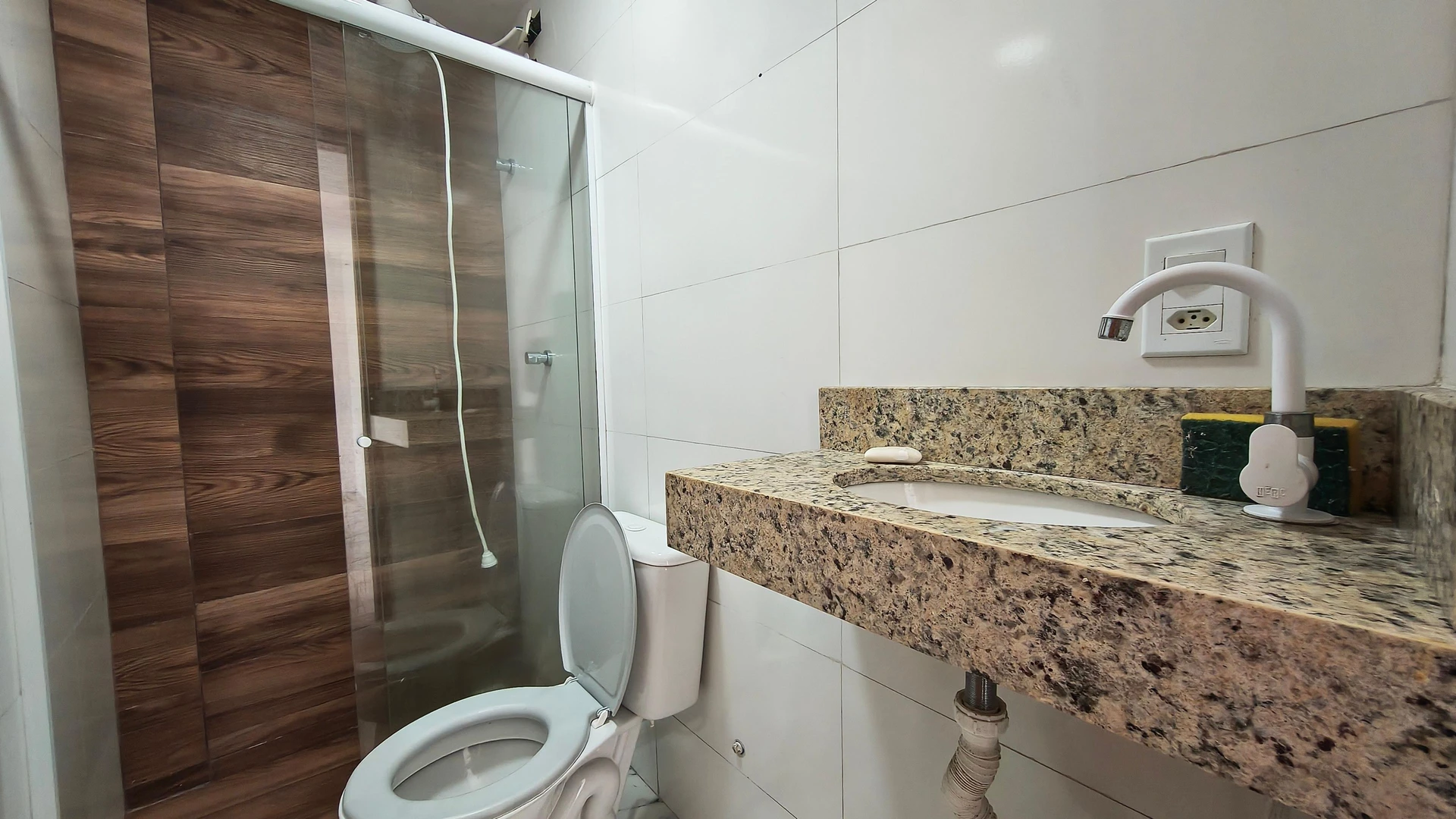 2-bedroom apartment with a glass-enclosed balcony — photo 5