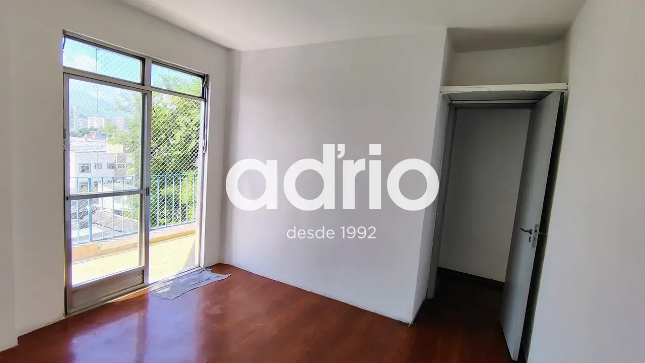 Apartamento com piso de madeira ou laminado, Tanque — photo 2