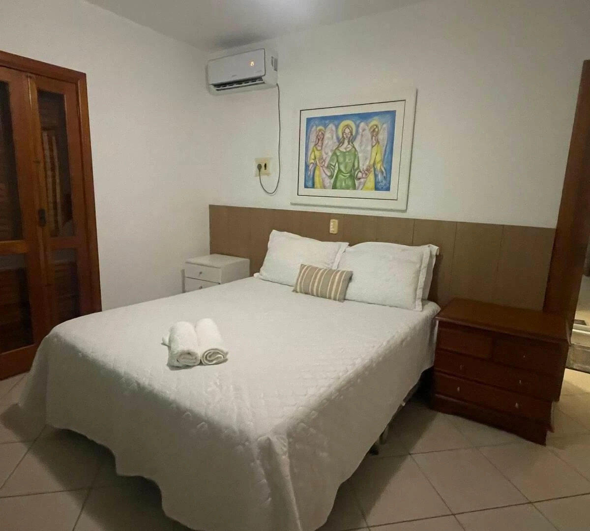 232 m² house with a walk-in closet and a bathtub — photo 3