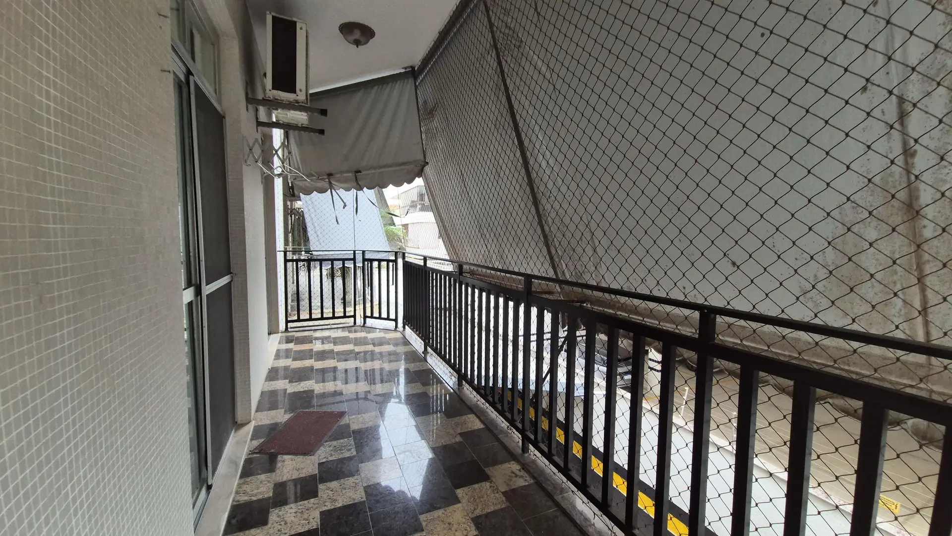 4-bedroom apartment with 3 bathrooms and a balcony — photo 49