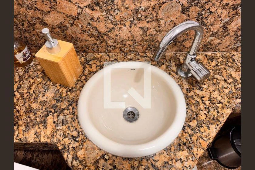 4 quartos e banheira: apartamento de 233 m² — photo 40