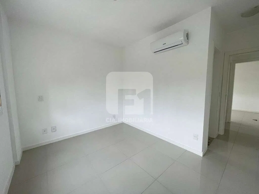Floor-to-ceiling windows in a 2-bedroom apartment, 87 m² — photo 6