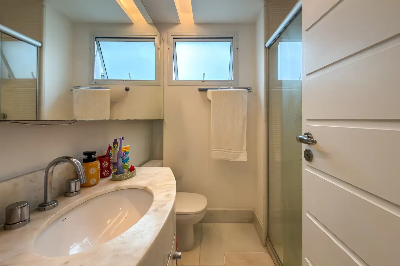 Furnished 3-bedroom apartment with 4 bathrooms — photo 26