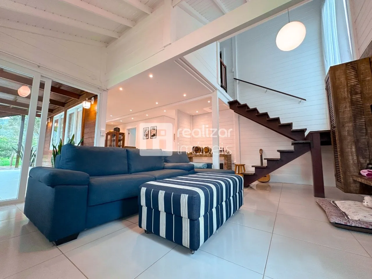 3-bedroom house with a fireplace in Florianópolis
