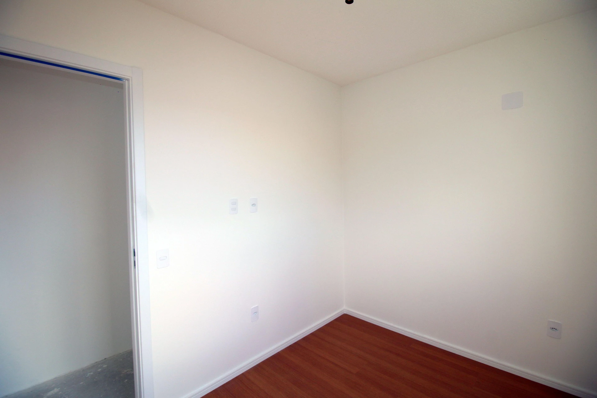 2-bedroom apartment in a building with a gym — photo 37