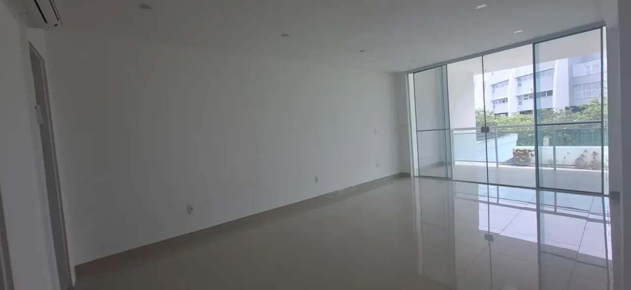 House with 900 m², 5 bedrooms and 4 parking spots — photo 16