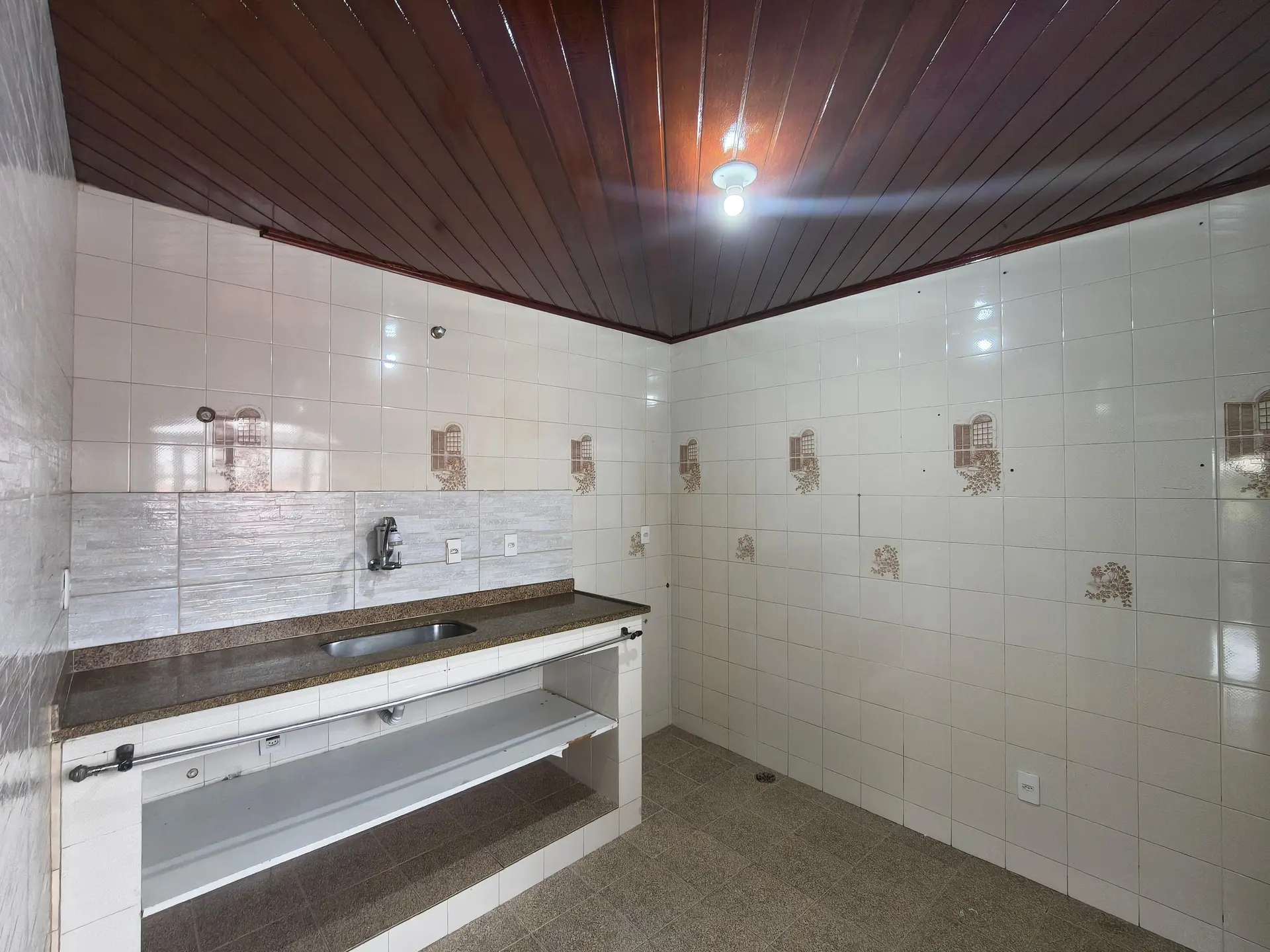 House with 3 bedrooms and an enclosed balcony — photo 2