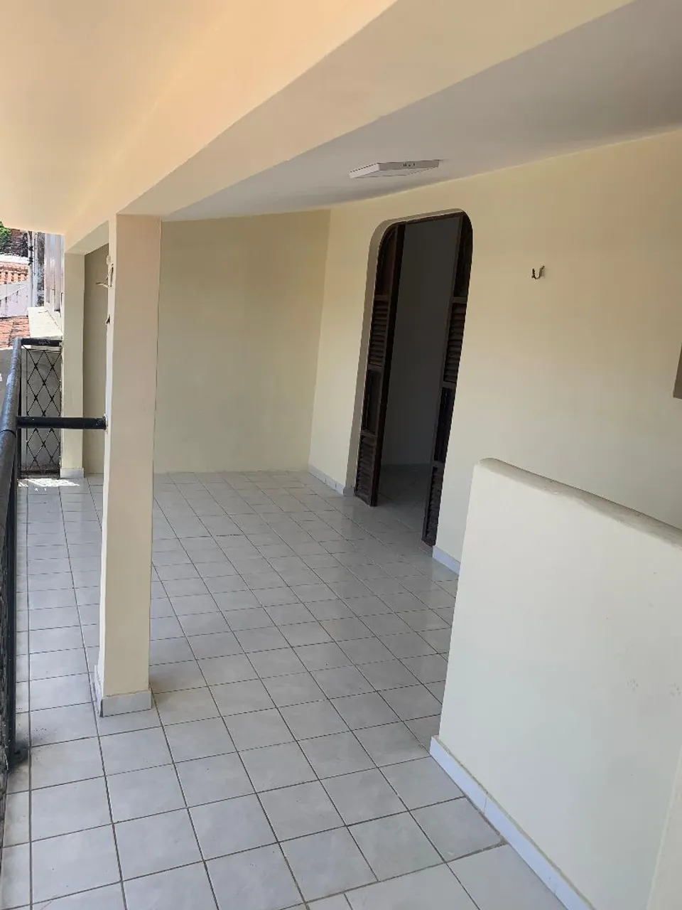Top portion of a house, unfurnished, 2-bedroom home — photo 8