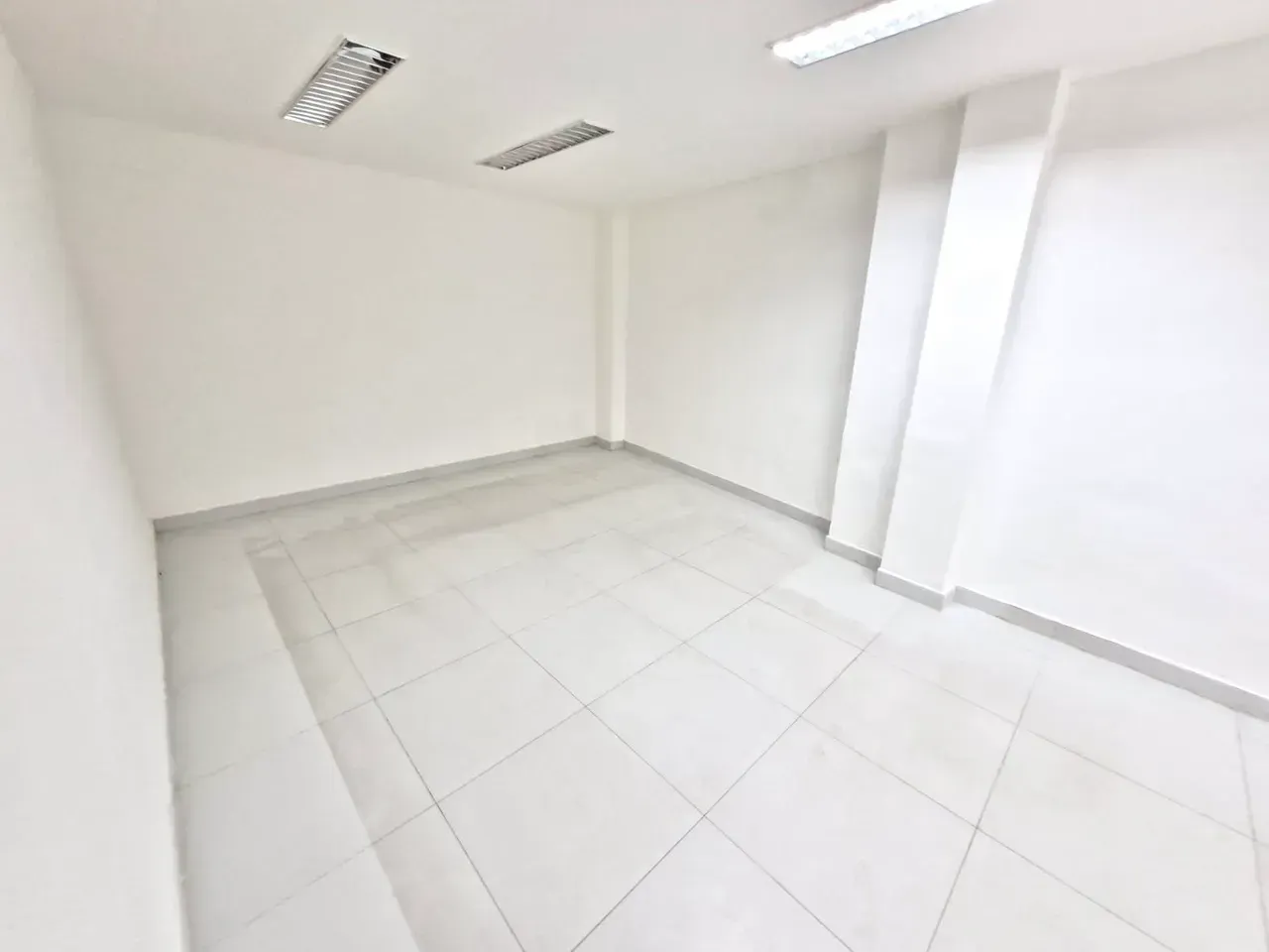 Casa comercial com 5 quartos e cozinha separada — photo 11