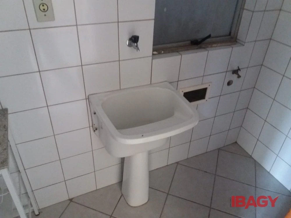 Washing machine in a one-bedroom apartment, 32 m² — photo 10