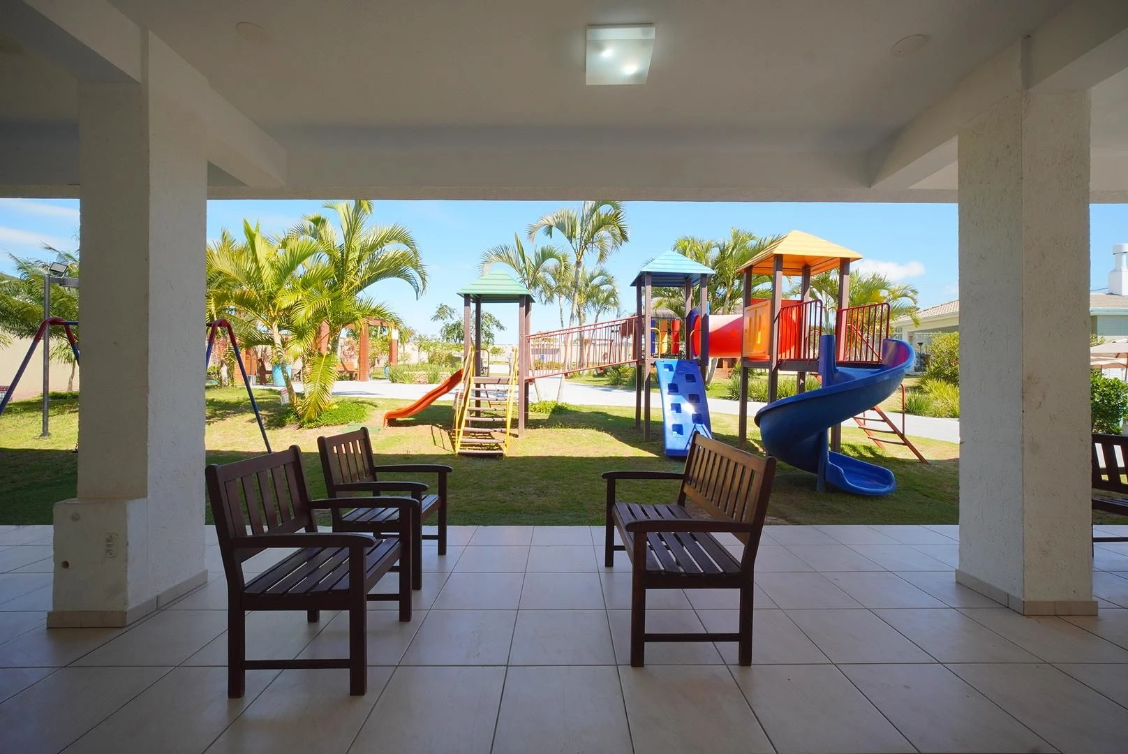2-bedroom apartment with a private pool — photo 40