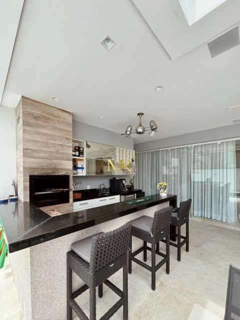 Condominium house with 4 en-suite bedrooms, 340 m² — photo 11