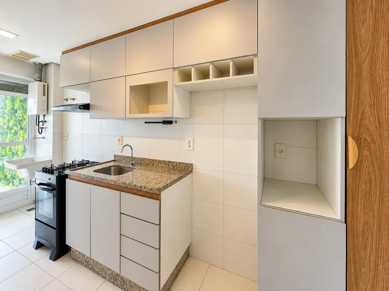 2-bedroom apartment with a mountain view — photo 13