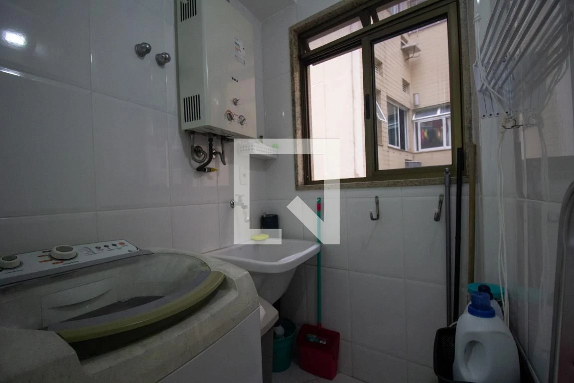 Furnished apartment with 2 en-suite bedrooms and desk — photo 14