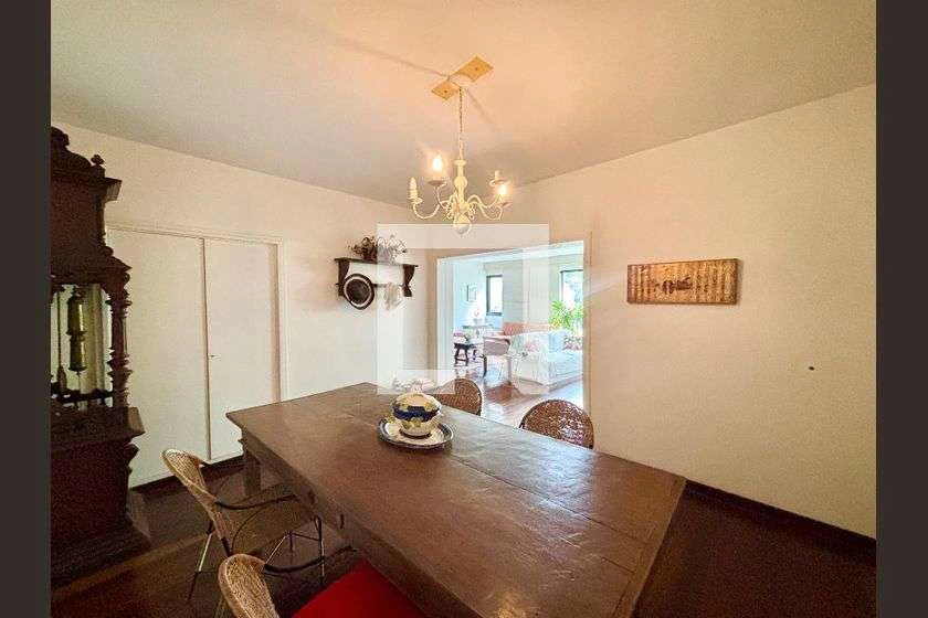 Apartment with 4 bedrooms and an en-suite bathroom — photo 12