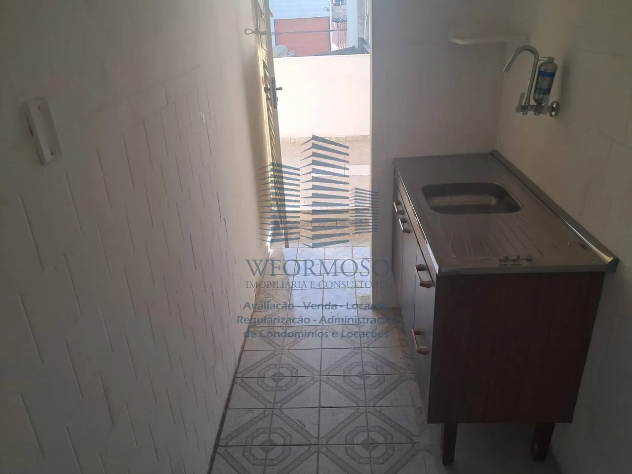 Unfurnished 1-bedroom apartment with balcony, 55 m² — photo 2