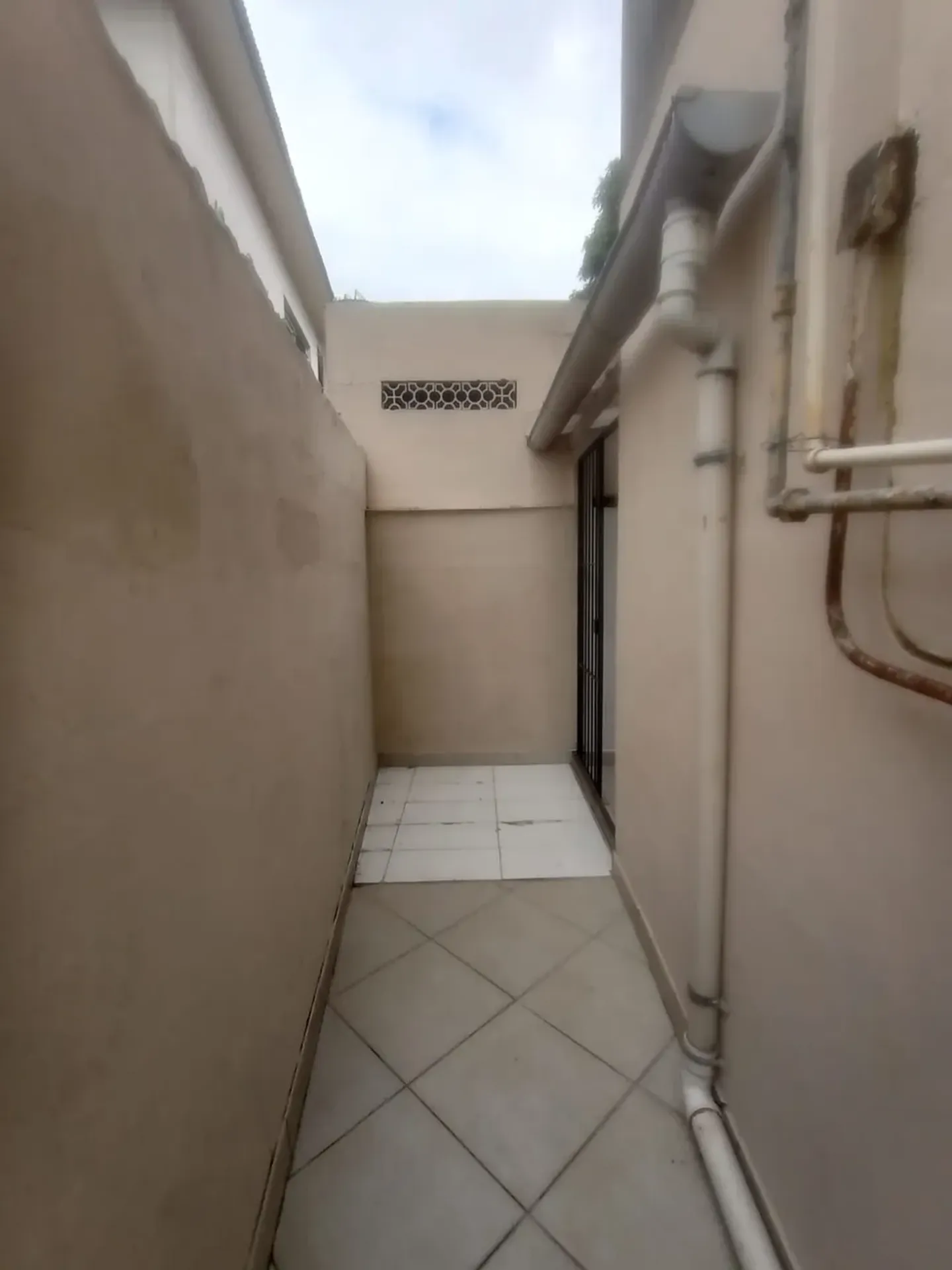 Casa de vila com 2 quartos e banheiro com box de vidro — photo 24