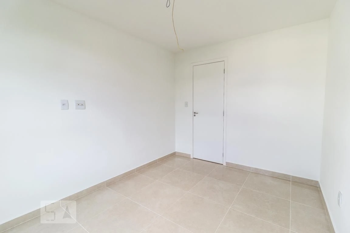 Furnished 1-bedroom apartment with a glassed balcony — photo 22