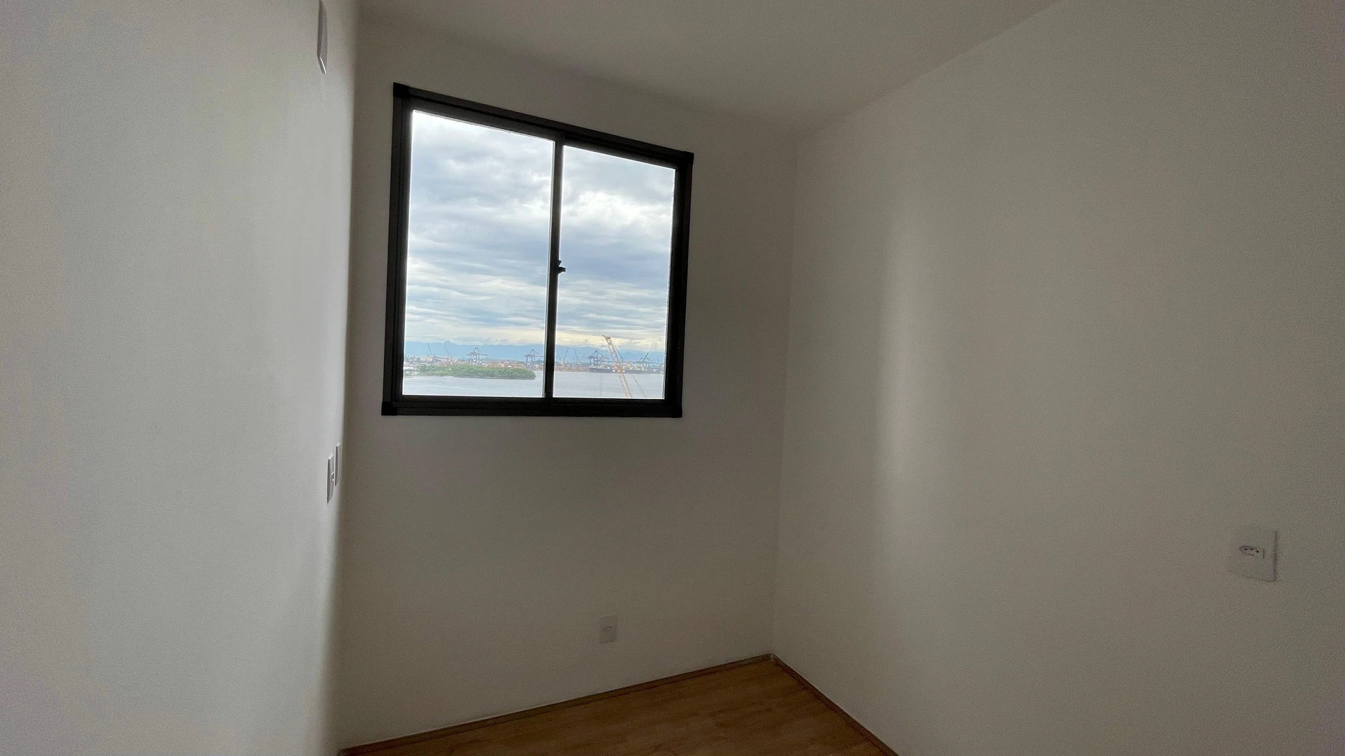 Floor-to-ceiling windows in a 2-bedroom apartment, 45 m² — photo 26