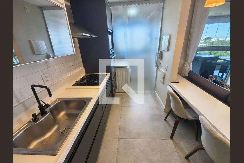 2-bedroom apartment with 1 en-suite and open-plan kitchen — photo 6