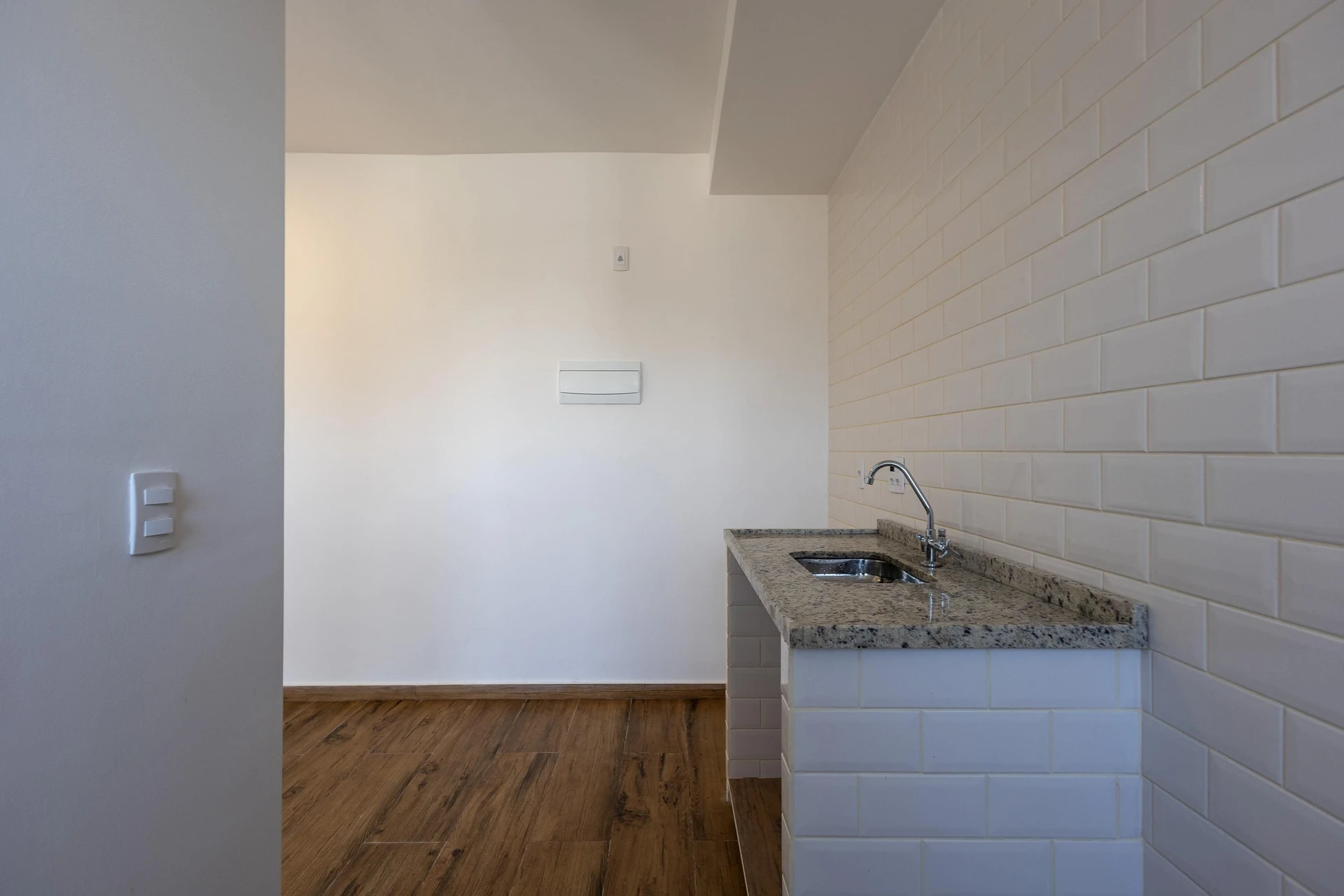 Apartamento sem mobília de 1 quarto com cozinha integrada — photo 27