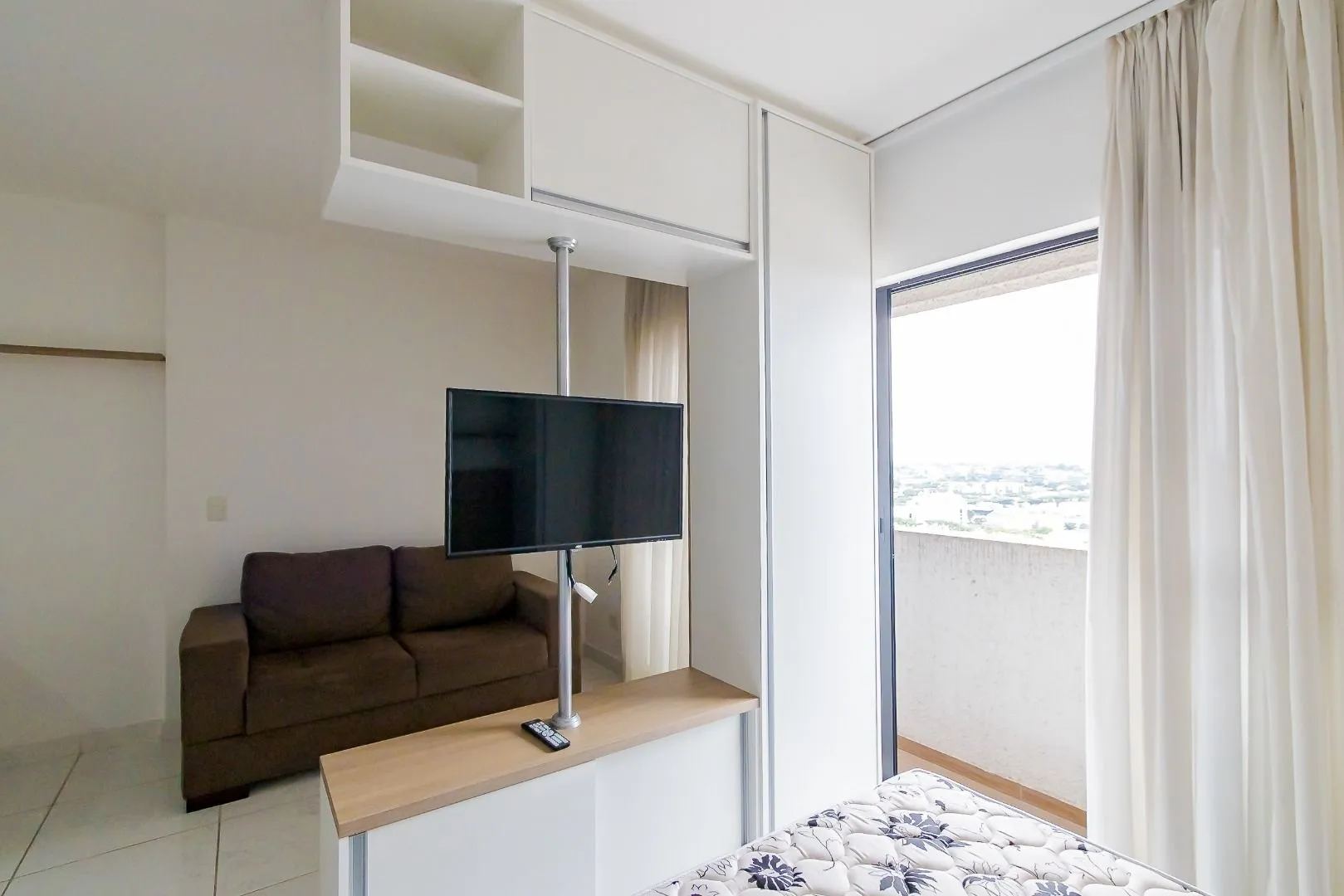 Furnished 1-bedroom apartment with balcony — photo 15