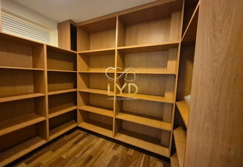 Apartment, 261 m², with a walk-in closet — photo 2