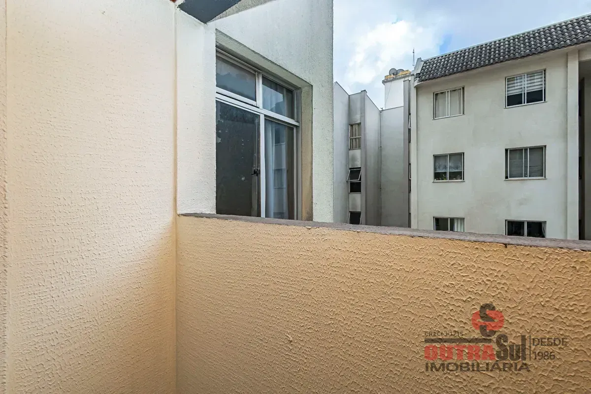 Wood or laminate floors in a 2-bedroom apartment, 41 m² — photo 10