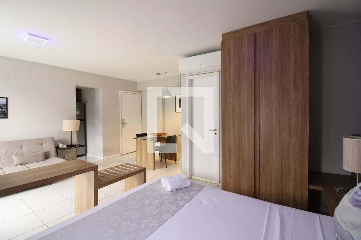 1-bedroom apartment with a glassed-in balcony — photo 28