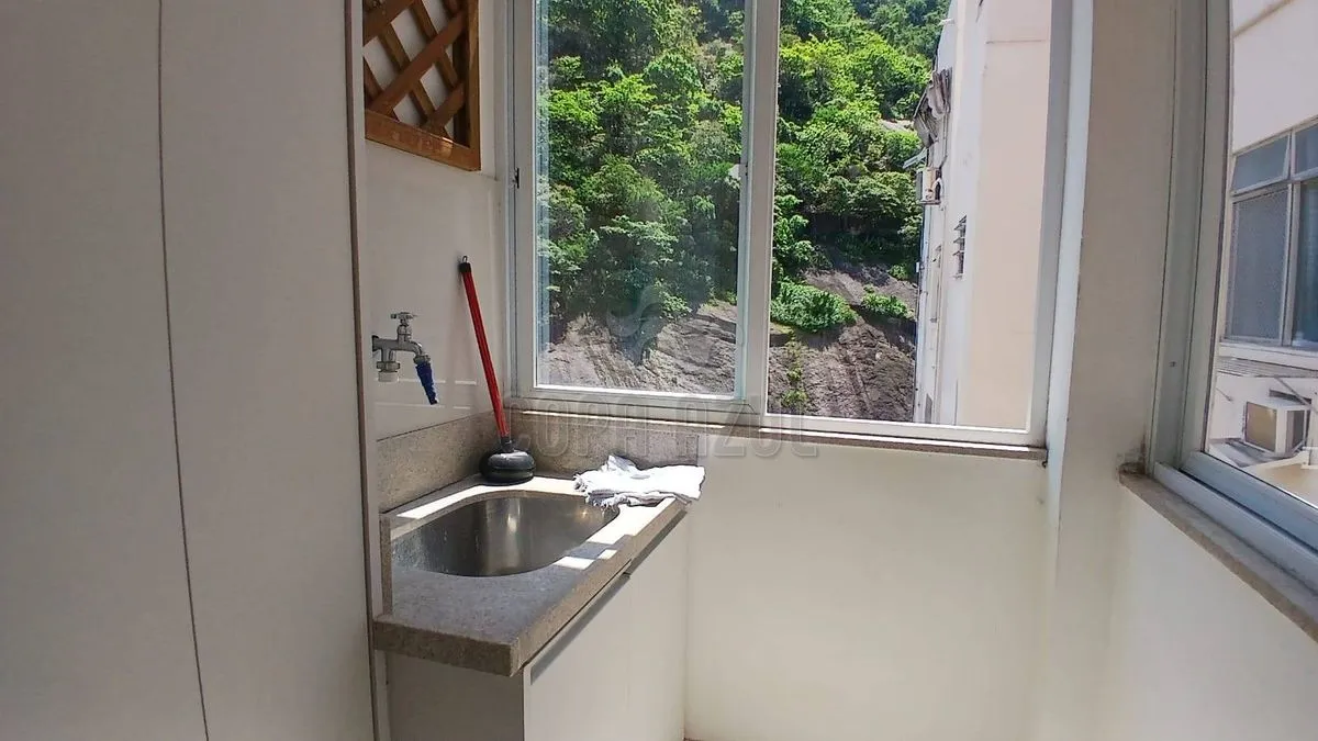 One-bedroom apartment with a mountain view in Rio de Janeiro — photo 39