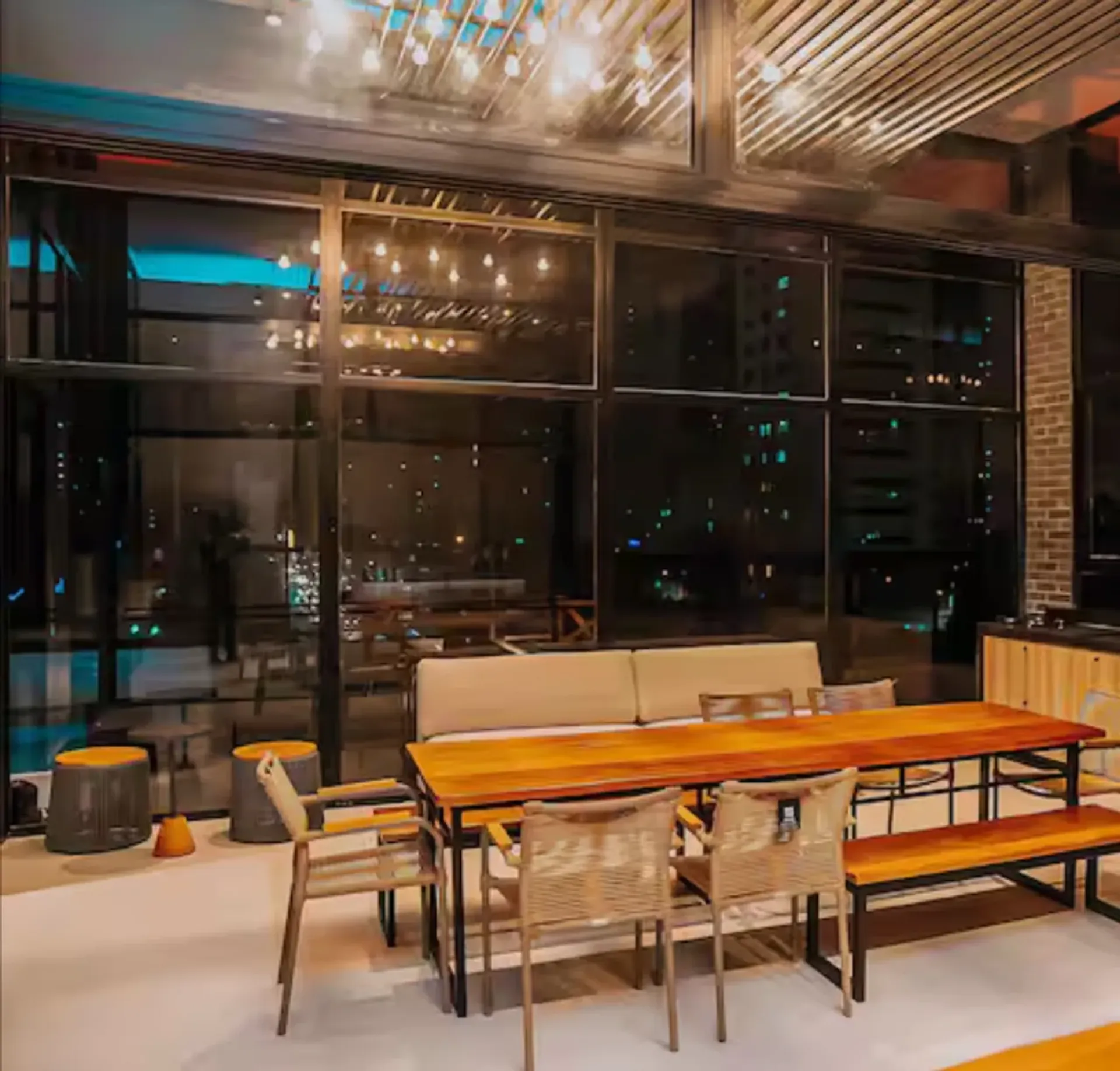 Floor-to-ceiling windows in a one-bedroom apartment, 30 m² — photo 19