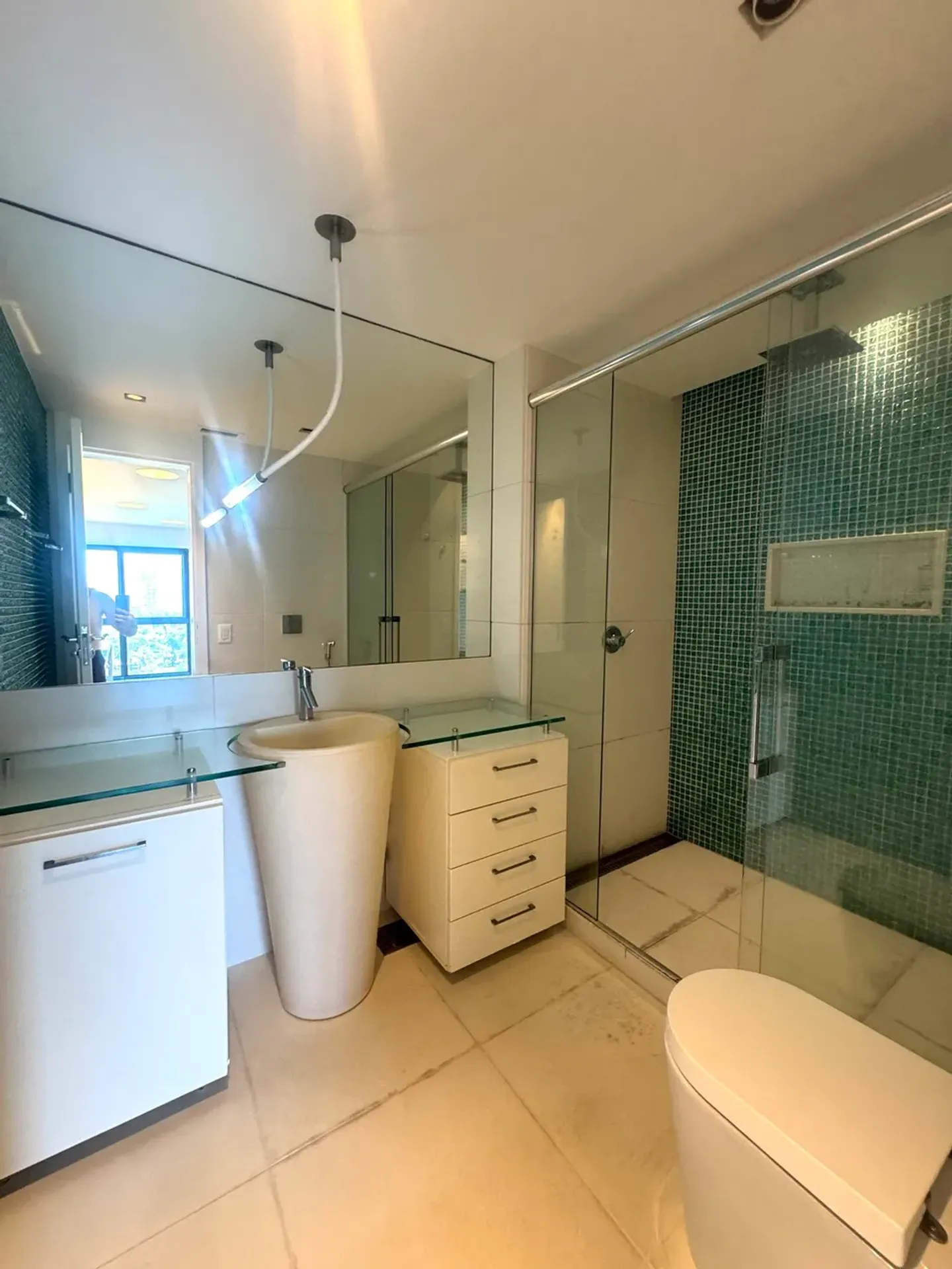 335 m² apartment with a glass-enclosed balcony and a jacuzzi — photo 15