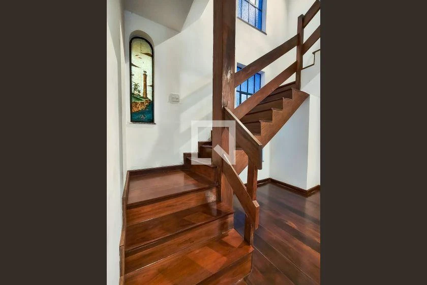 Rental house with 5 bedrooms and a balcony — photo 49