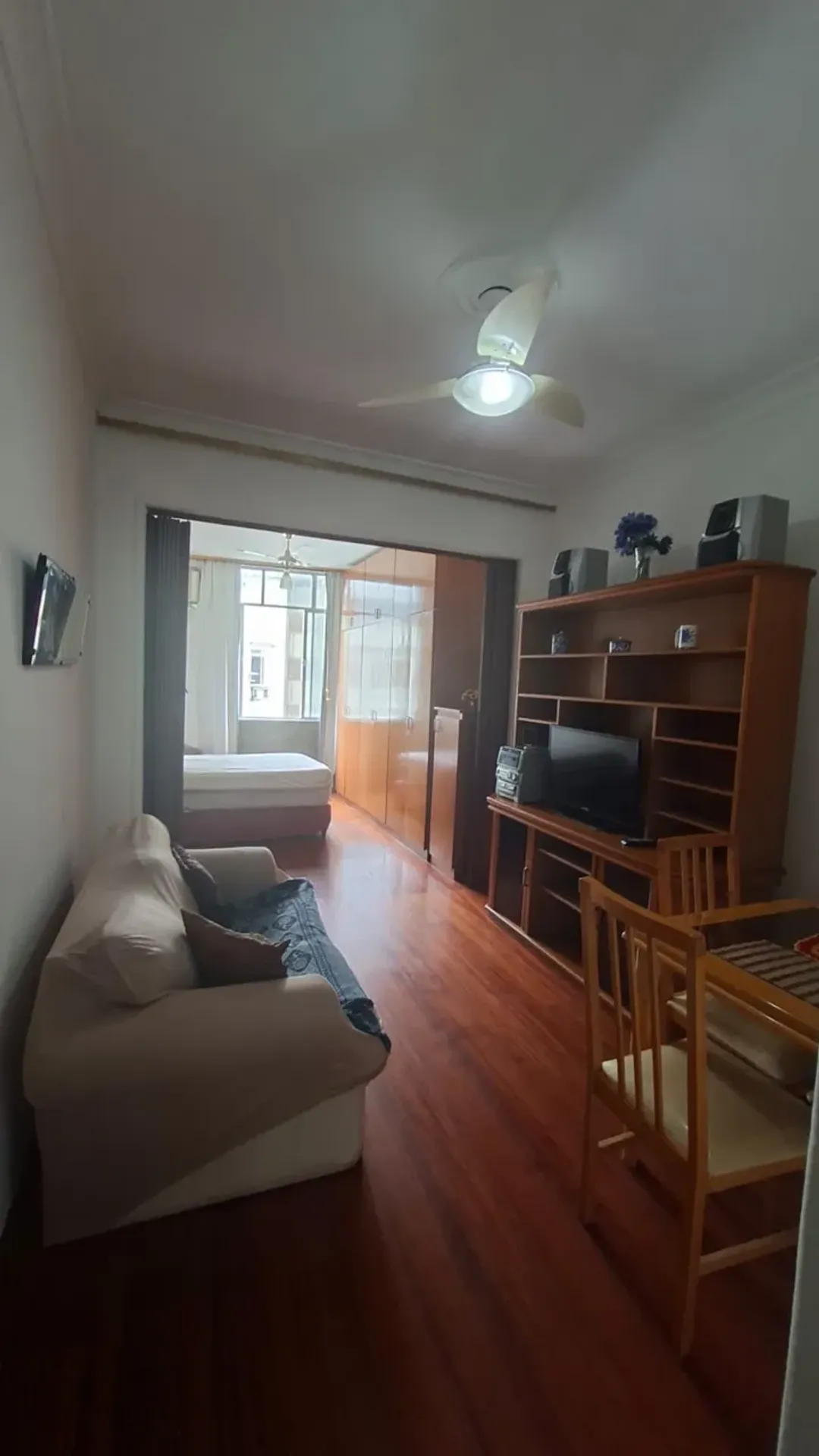 One-bedroom apartment with wood or laminate floors — photo 7
