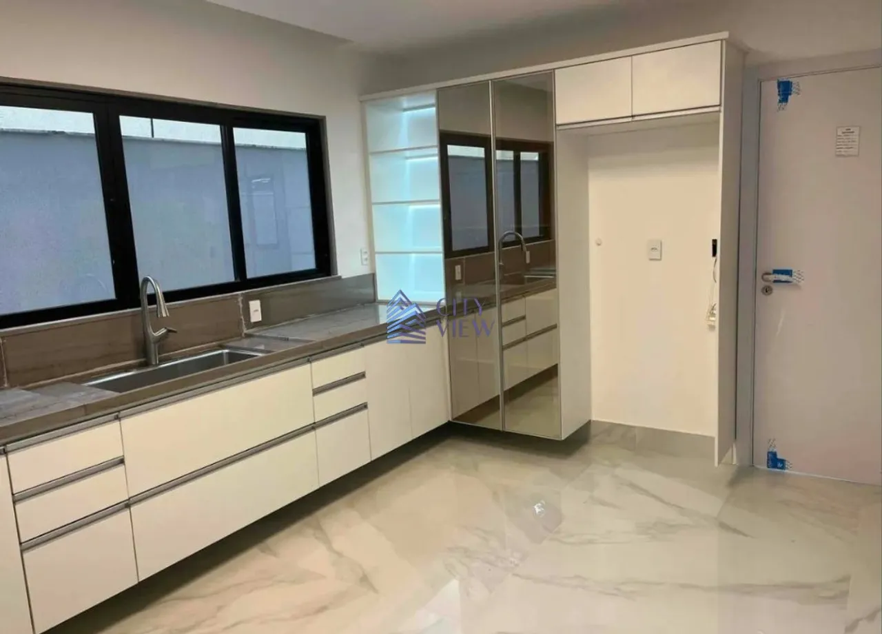 3-bedroom house with open-plan kitchen and 350 m² — photo 7
