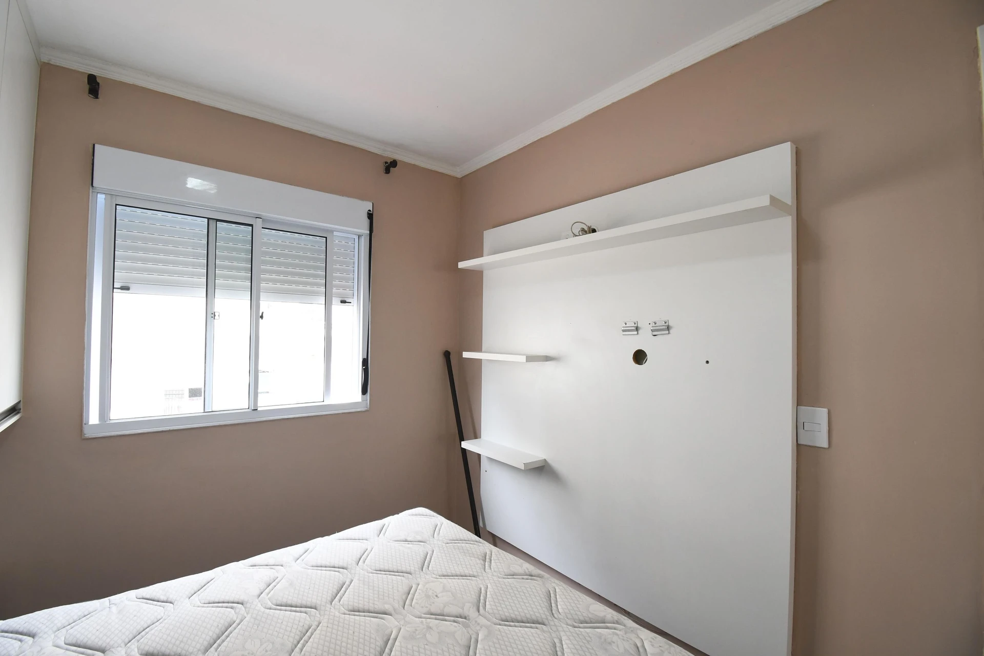 2-bedroom apartment in a building with a gym — photo 5