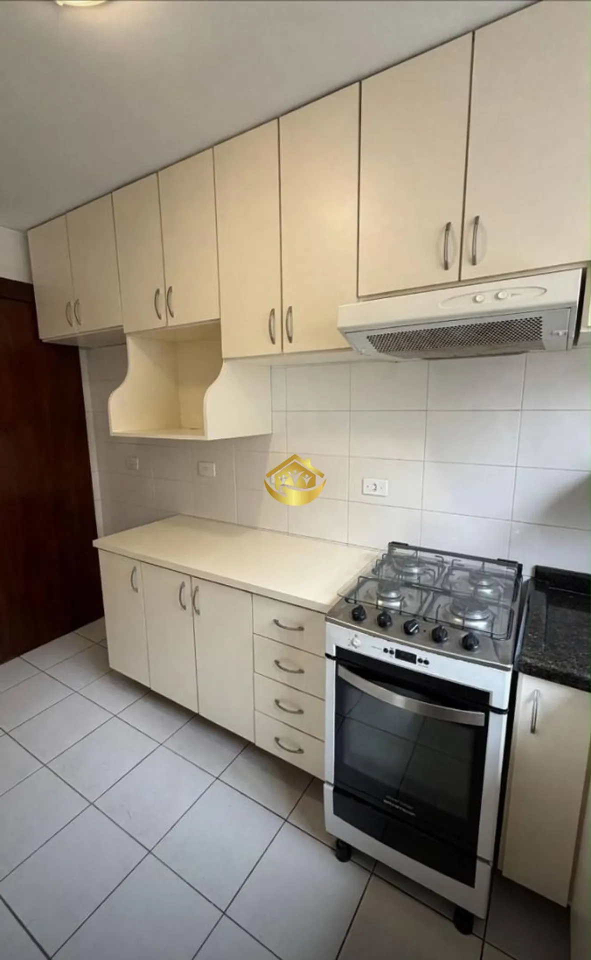 86 m² apartment with a bathtub and a grill on the balcony — photo 23