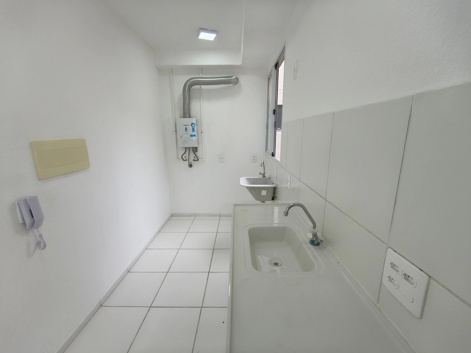 Unfurnished 2-bedroom apartment with 1 parking space