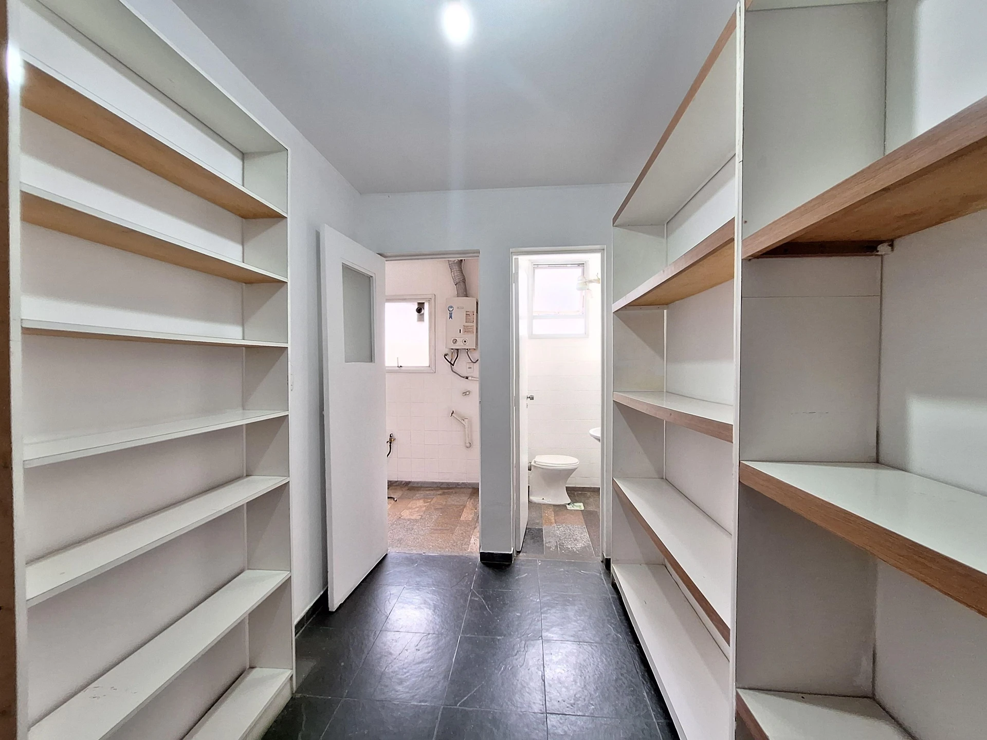 Apartamento de 75 m² com jacuzzi e varanda envidraçada — photo 31