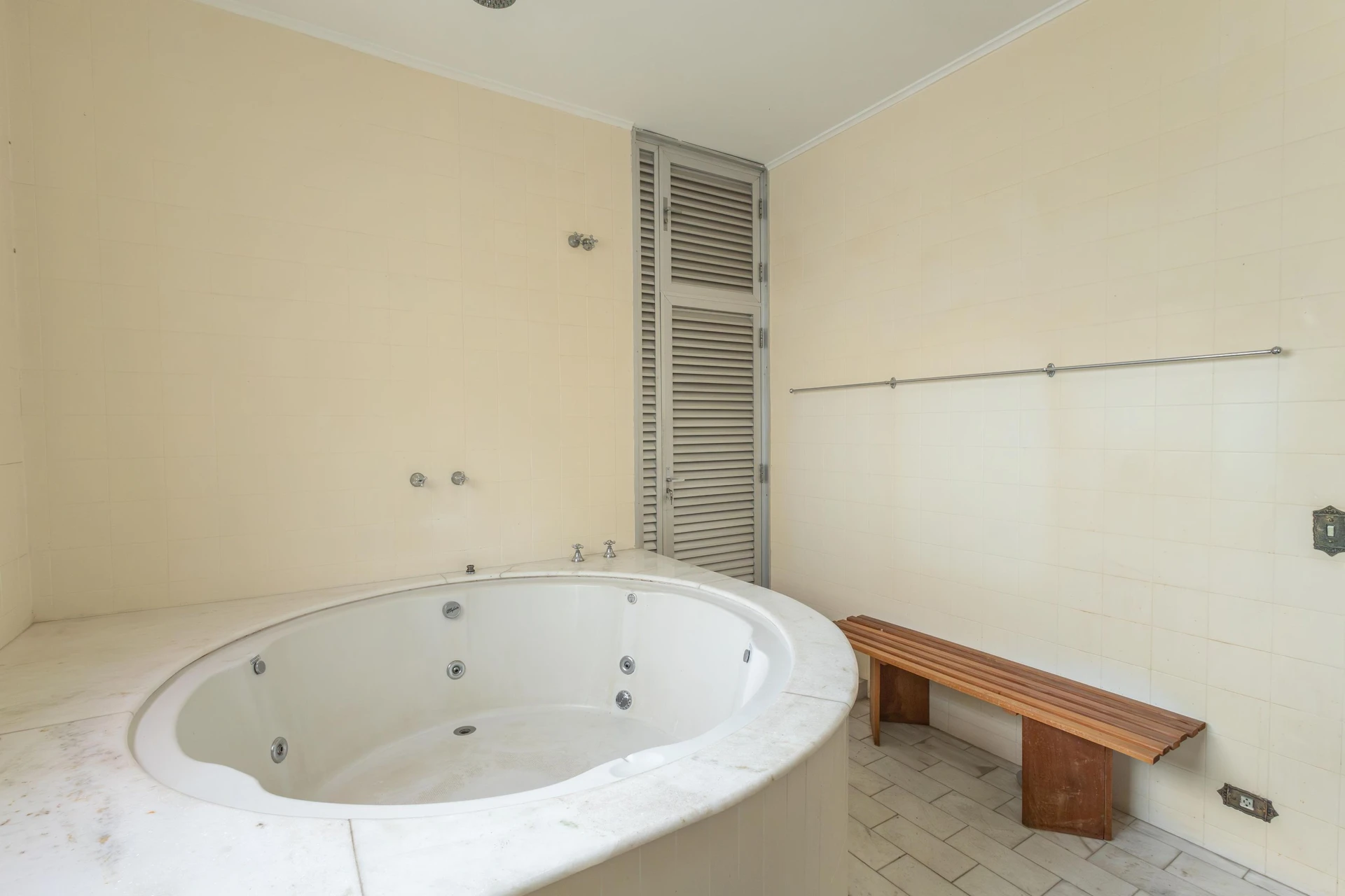 Furnished apartment with 3 bedrooms and 1 en-suite — photo 31