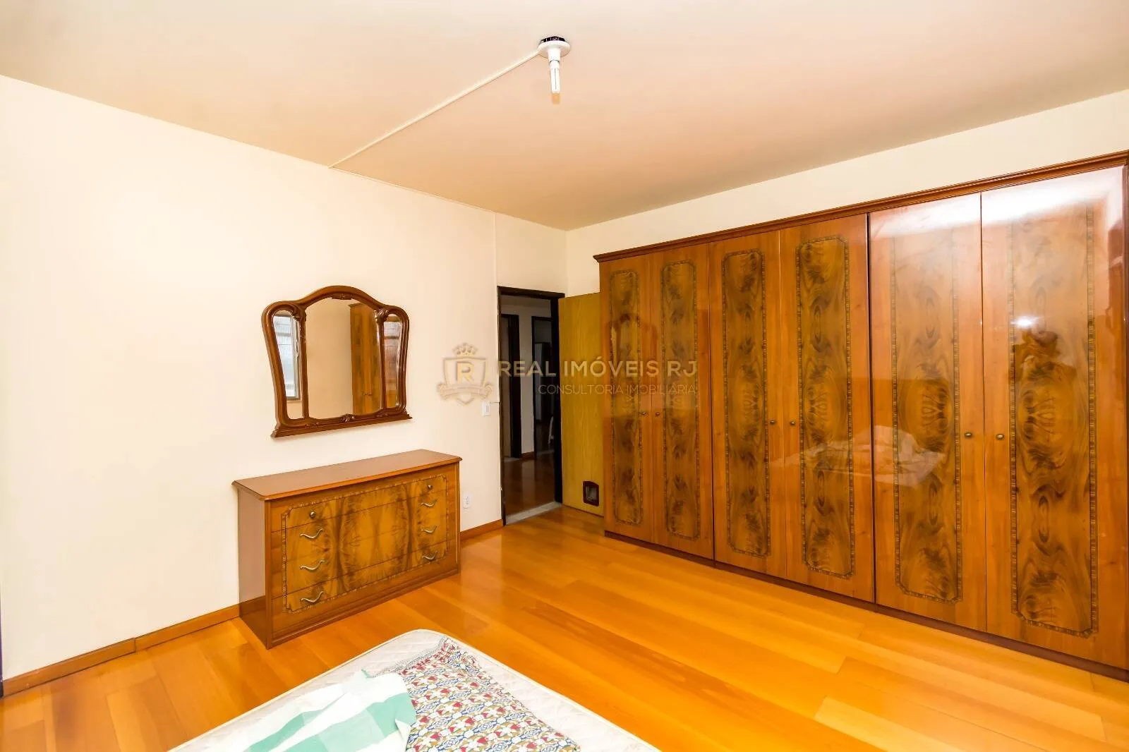 Unfurnished house with 3 bedrooms and 5 bathrooms — photo 37