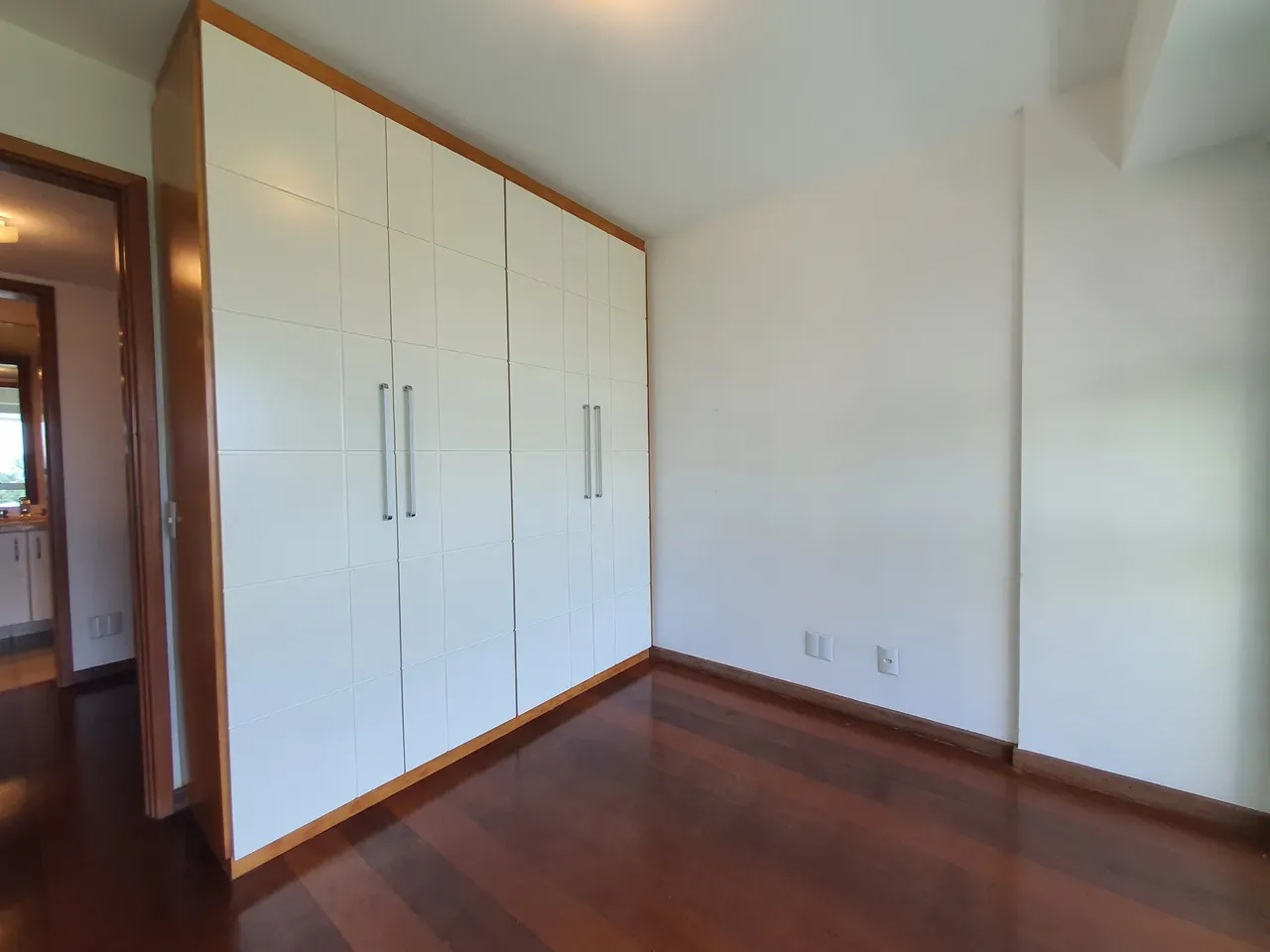 Park view in a 2-bedroom apartment, 90 m² — photo 31