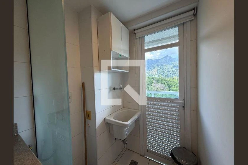 Furnished 2-bedroom apartment with an en-suite pair — photo 35