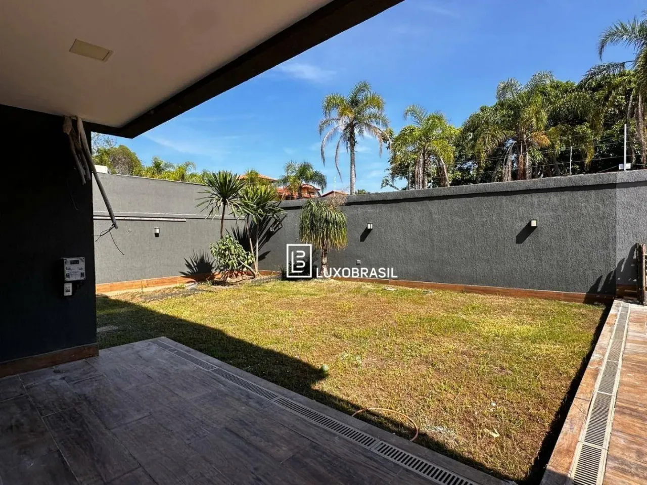 Unfurnished house with fitted kitchen and balcony — photo 19