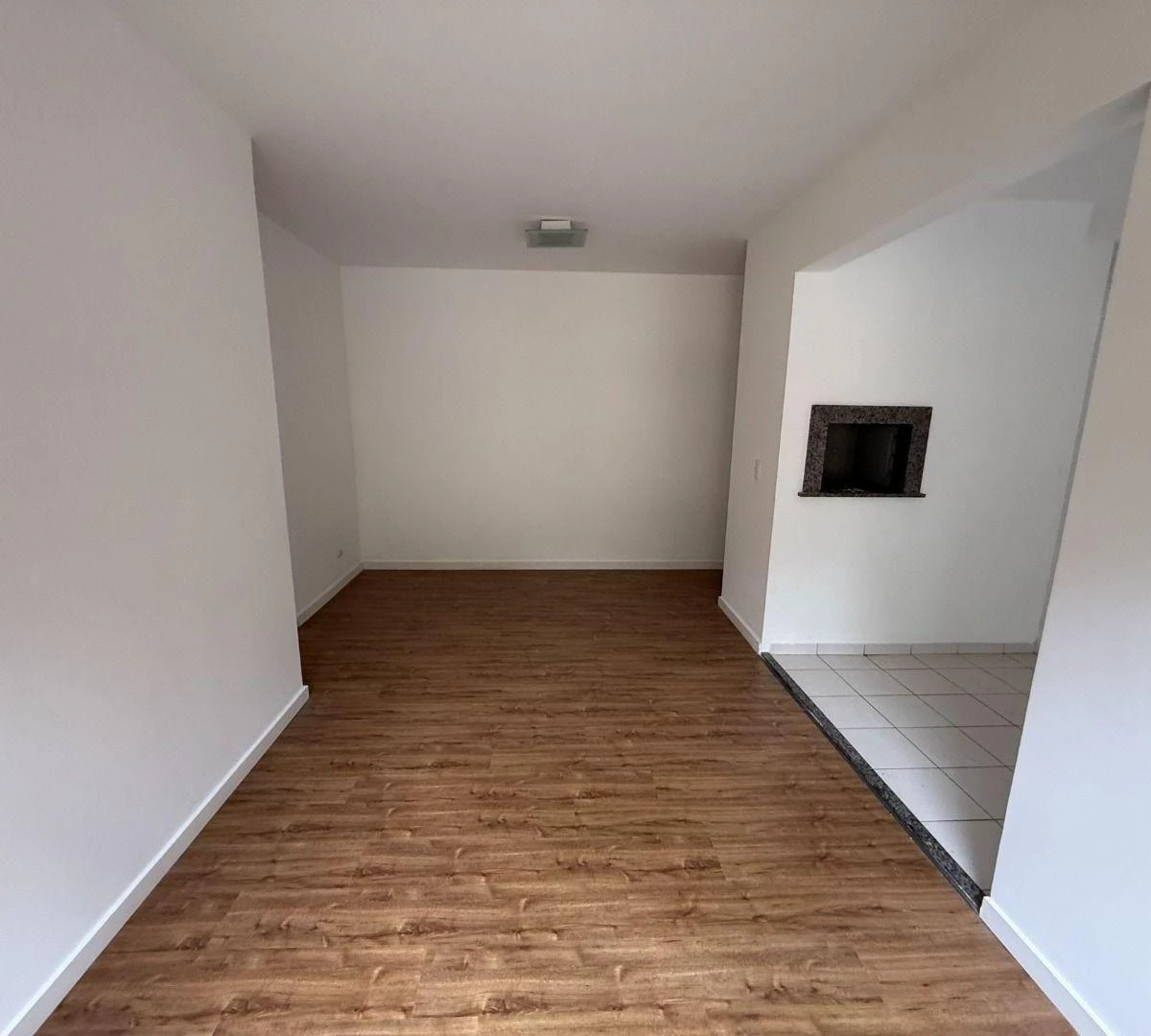 Wood or laminate floors in a 3-bedroom apartment, 65 m² — photo 10