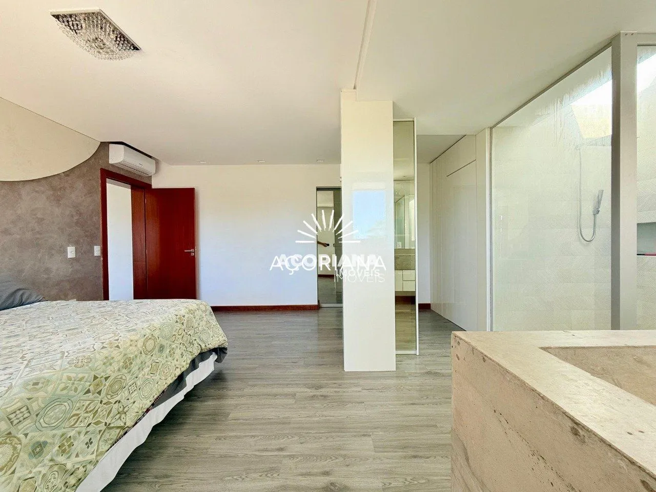 House with open-plan kitchen and 5 bedrooms over 558 m² — photo 34