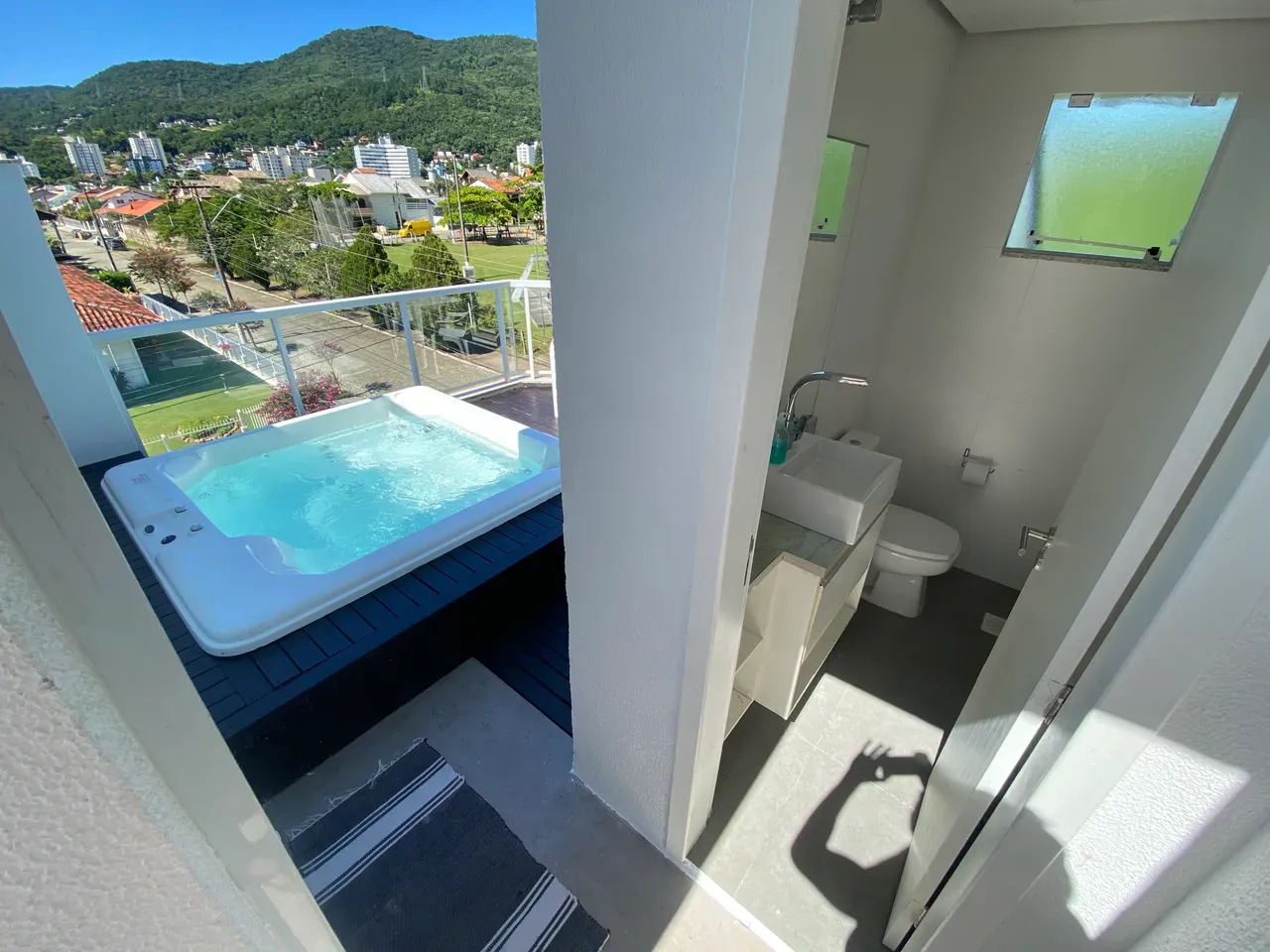 Floor-to-ceiling windows in a 3-bedroom house, 230 m² — photo 10