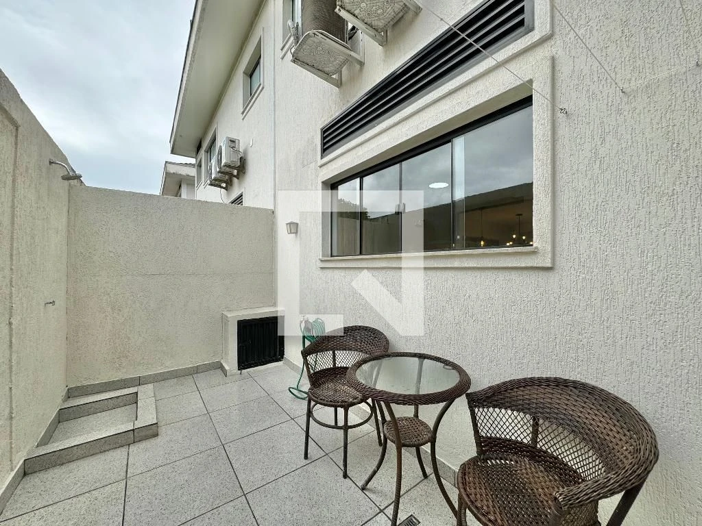 138 m² house with a home office and a walk-in closet — photo 27