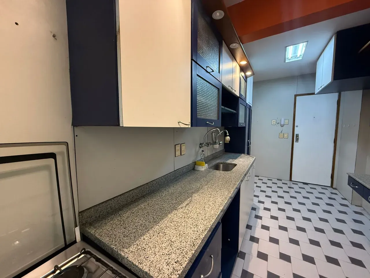 Unfurnished apartment with 2 bedrooms and 2 bathrooms — photo 32